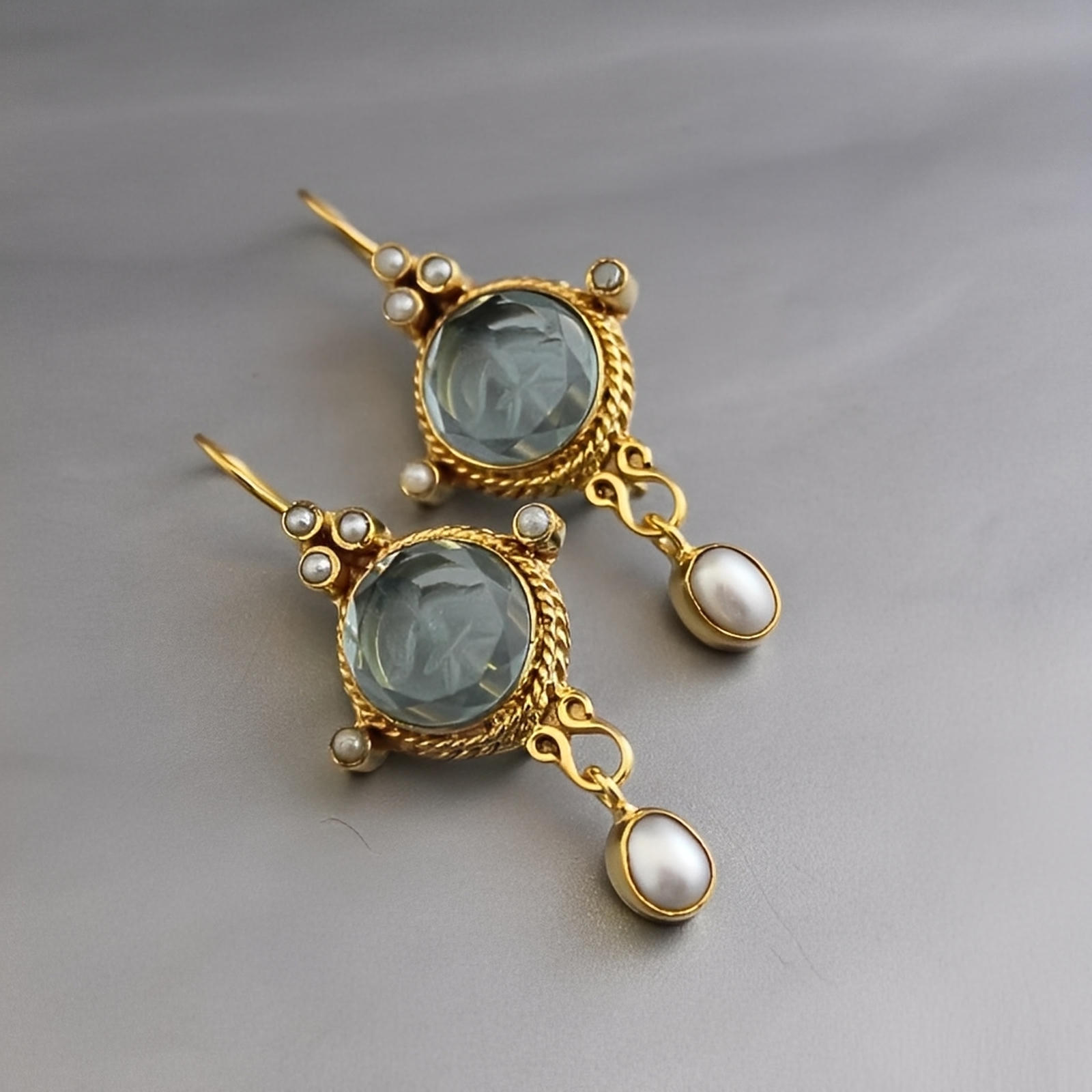 Merena Vintage -helmikorvakorut 