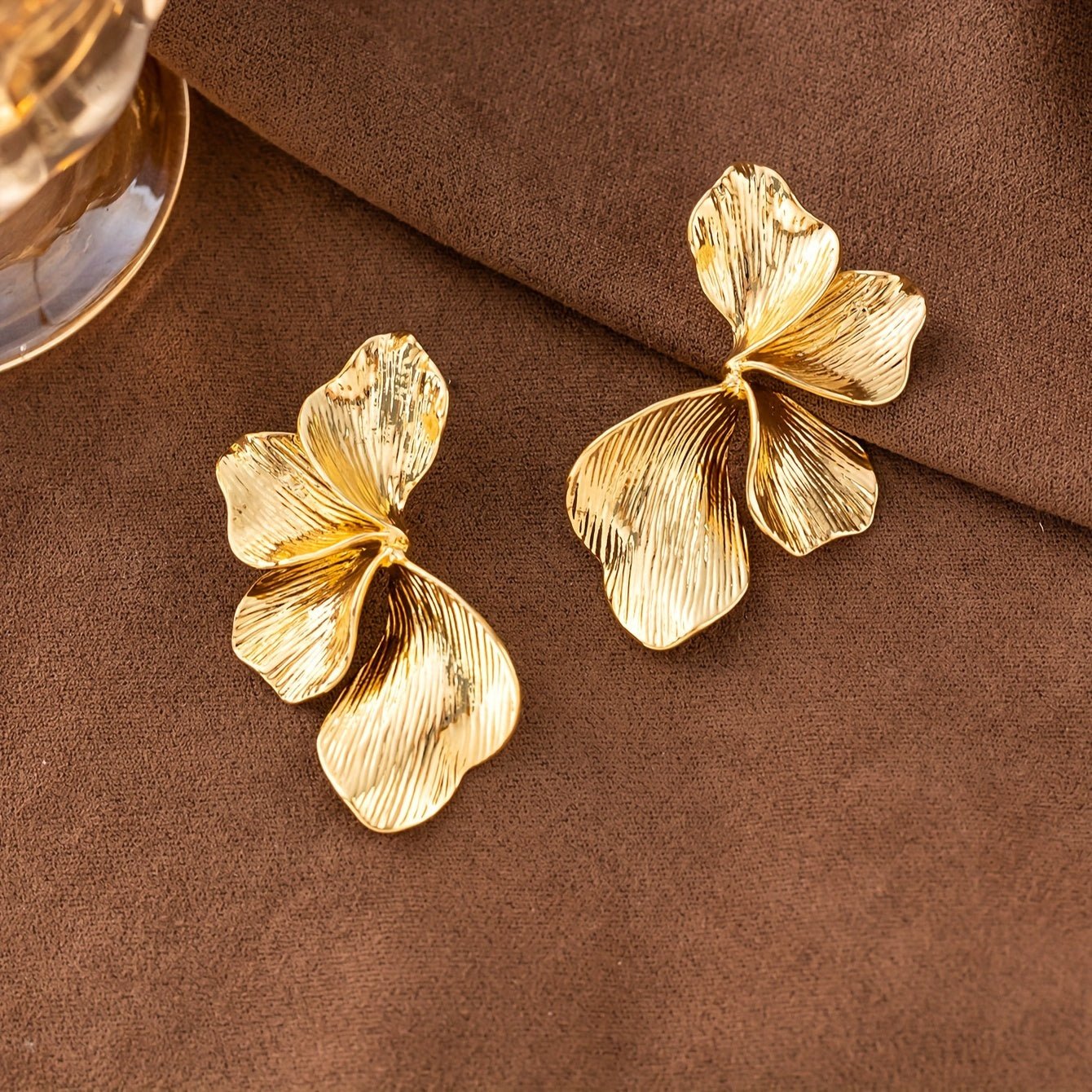 [1 Pair, 14K Golden Bohemian Earrings] 1 Pair of 14K Golden Plated Bohemian Style Petal Drop Earrings | Vintage-Inspired Copper Floral Design with Ruffled Edges, Perfect for Daily Wear & Special Occasions | Unique Gift Idea, Everyday Earrings, Detailed Cr