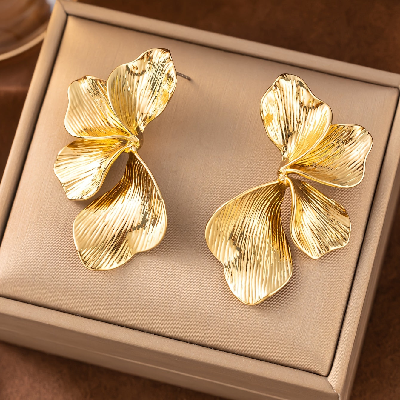 [1 Pair, 14K Golden Bohemian Earrings] 1 Pair of 14K Golden Plated Bohemian Style Petal Drop Earrings | Vintage-Inspired Copper Floral Design with Ruffled Edges, Perfect for Daily Wear & Special Occasions | Unique Gift Idea, Everyday Earrings, Detailed Cr